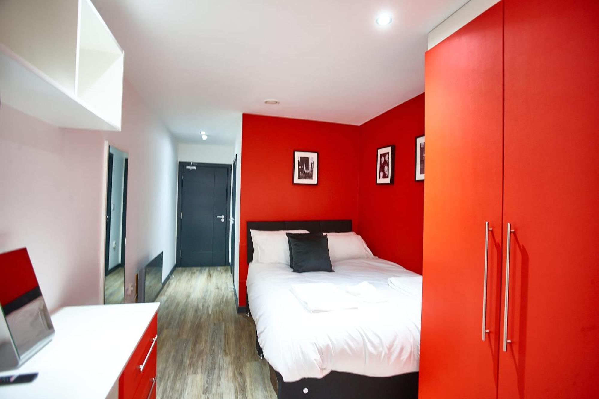 Apartment Mccartney 5 Bedrooms, 5 Bathrooms *
