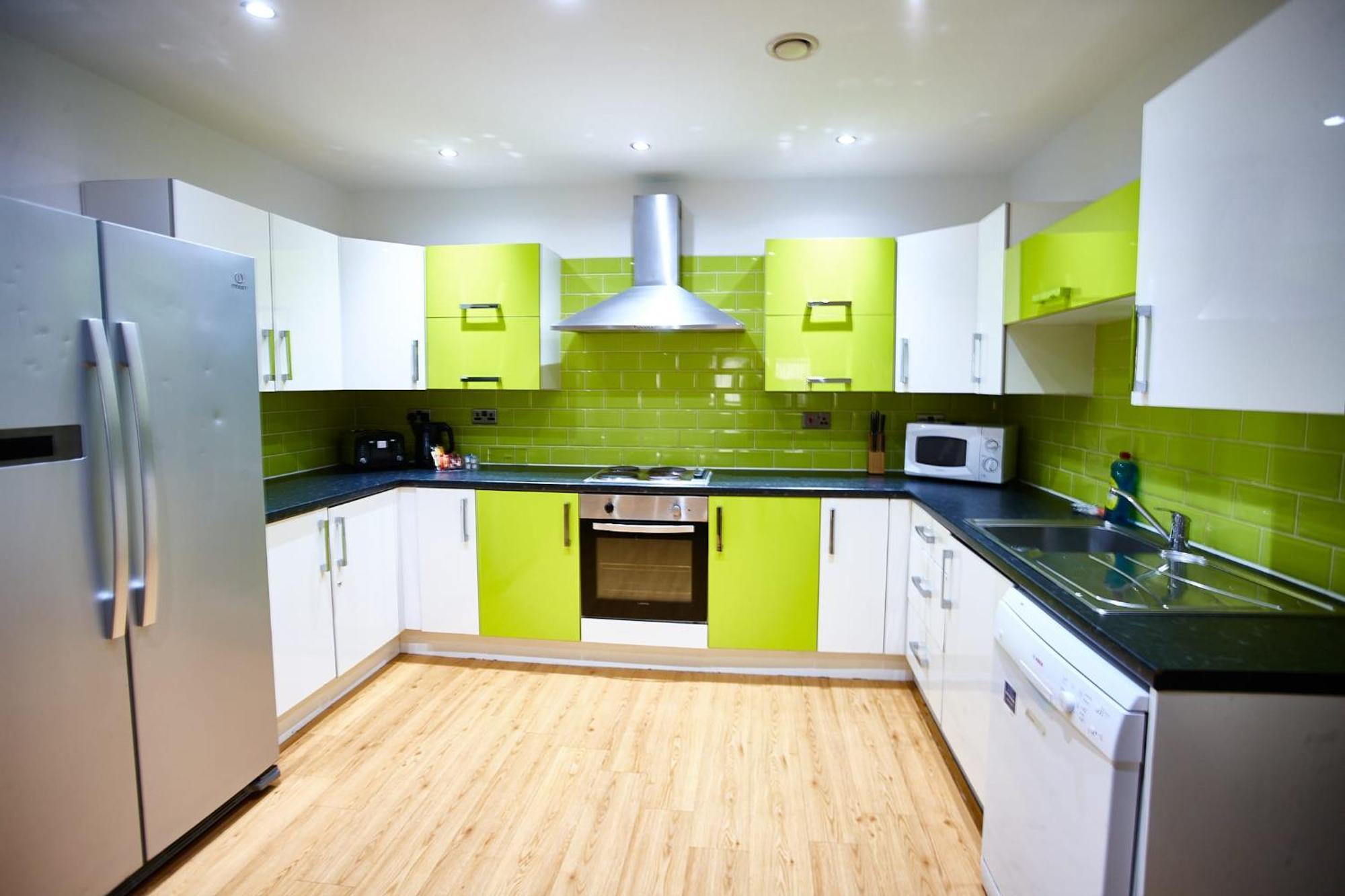 Mccartney 5 Bedrooms, 5 Bathrooms Appartement *