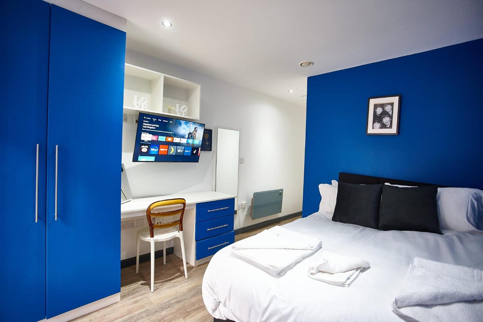 Mccartney 5 Bedrooms, 5 Bathrooms Apartment