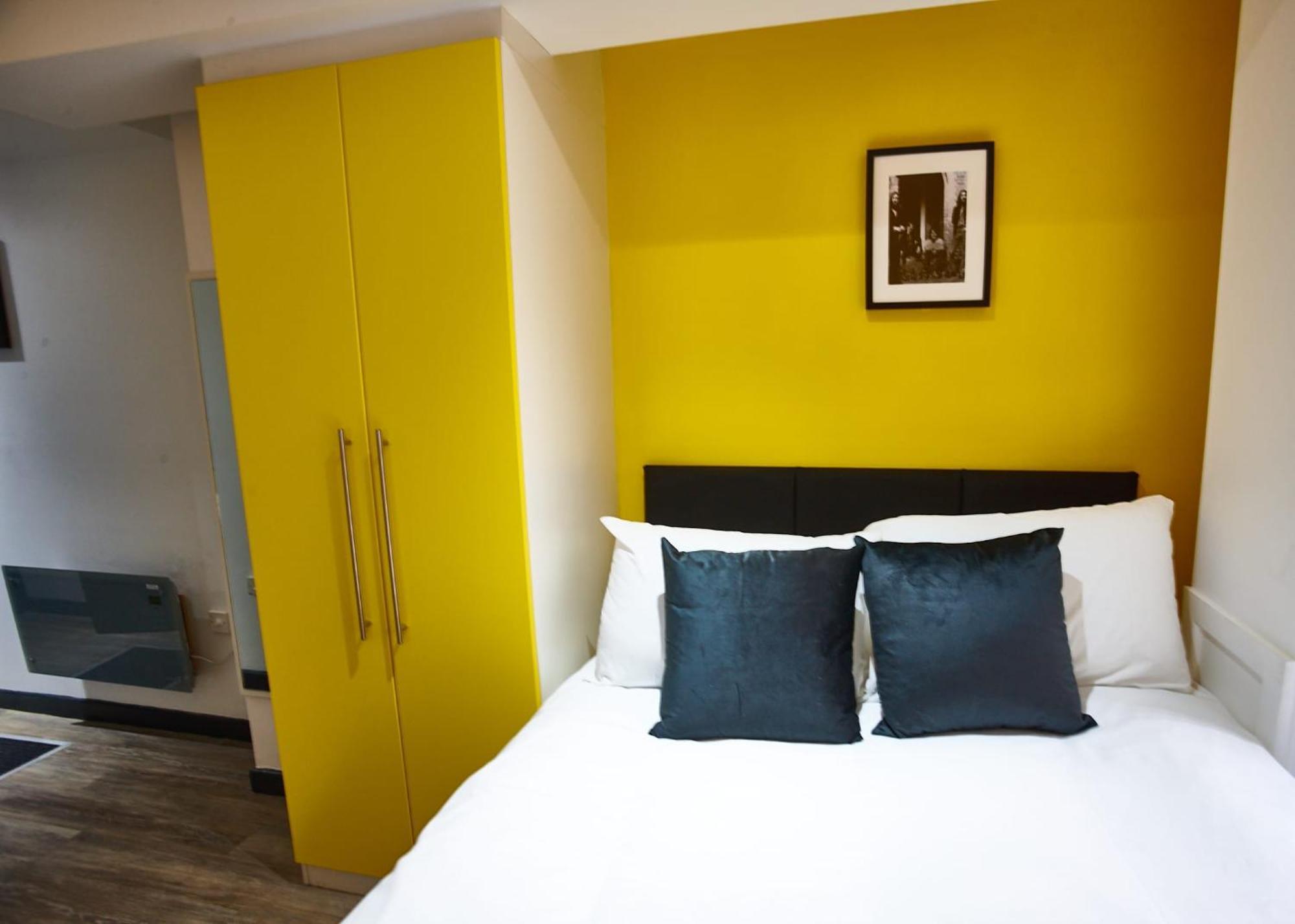 Mccartney 5 Bedrooms, 5 Bathrooms Apartment Liverpool