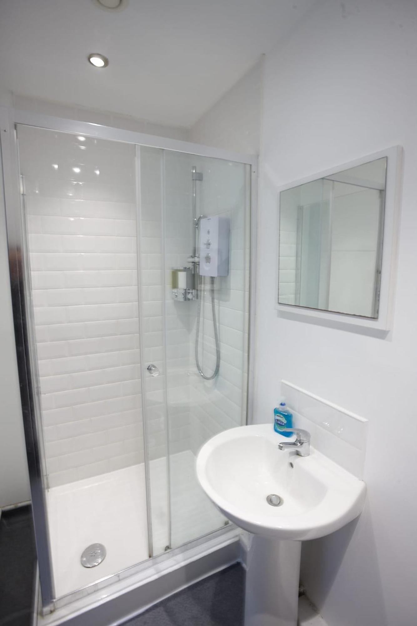 Apartment Mccartney 5 Bedrooms, 5 Bathrooms Liverpool