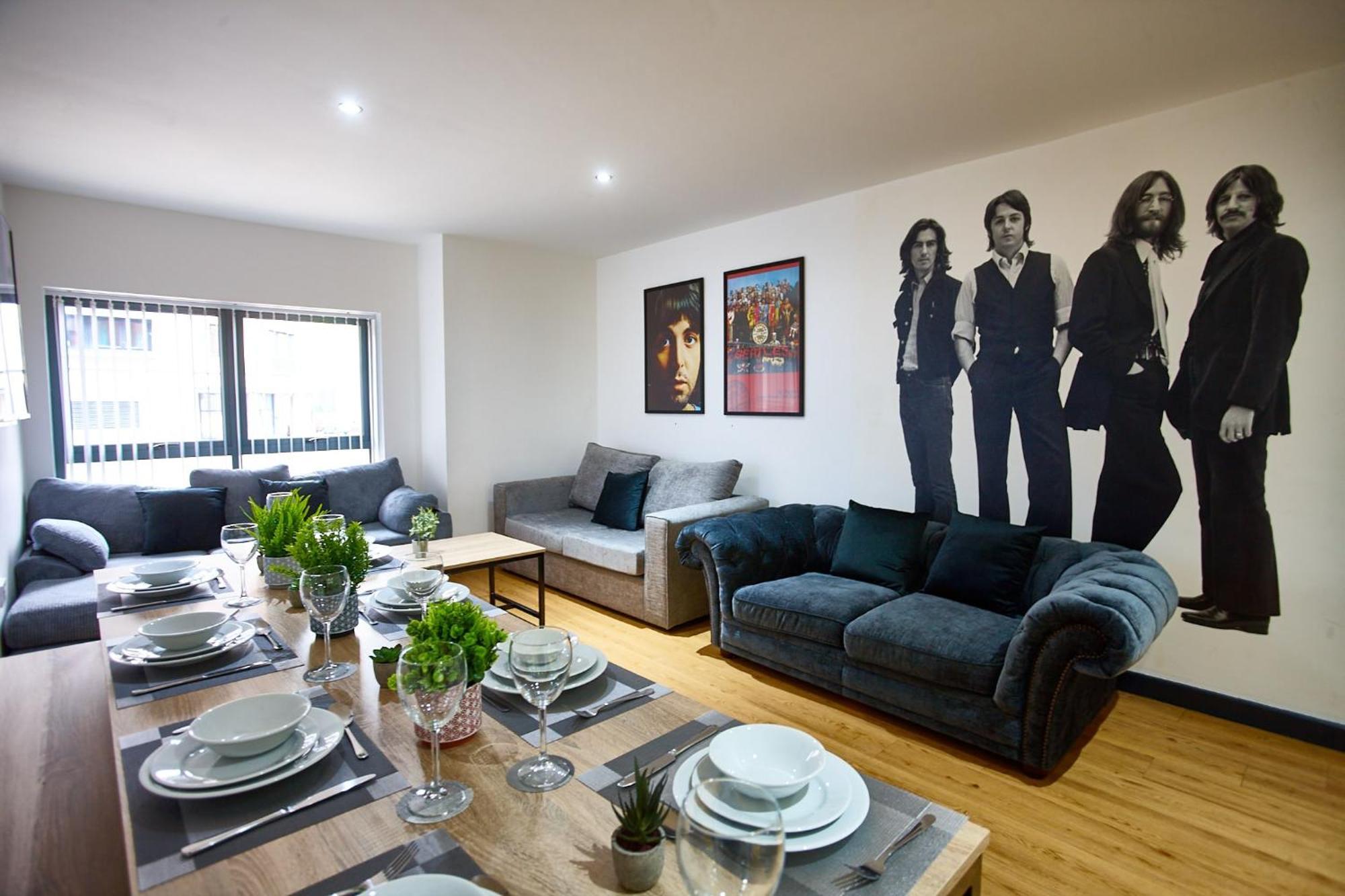 Mccartney 5 Bedrooms, 5 Bathrooms Apartment *